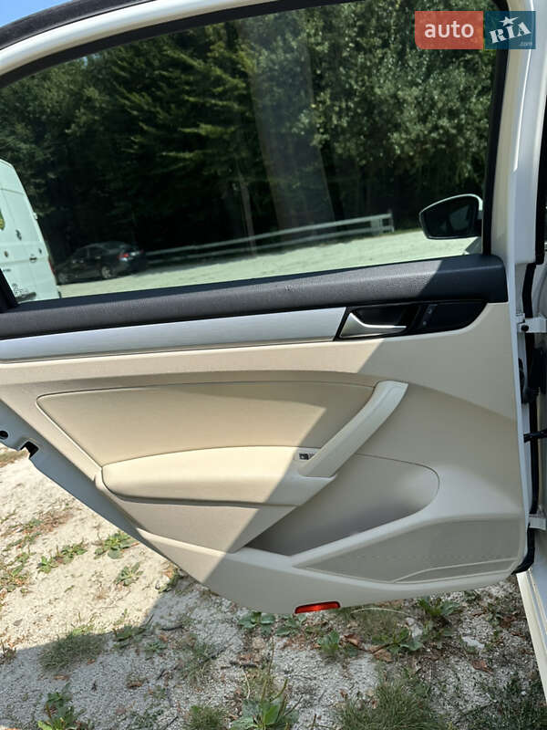 Седан Volkswagen Passat 2012 в Рогатине