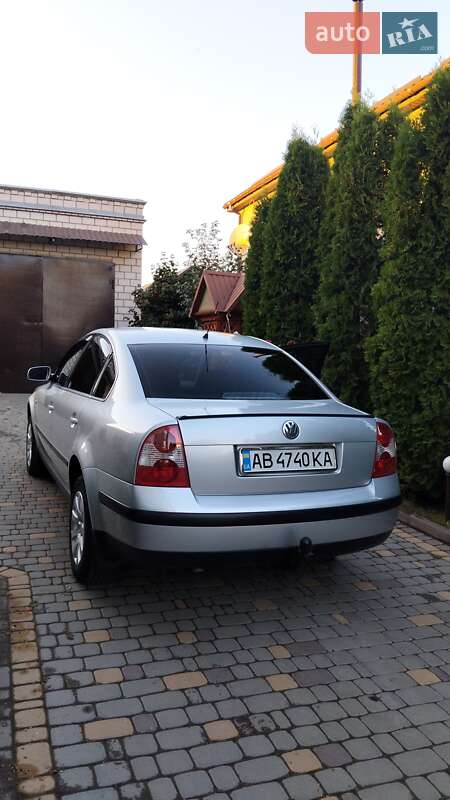 Седан Volkswagen Passat 2001 в Тульчине