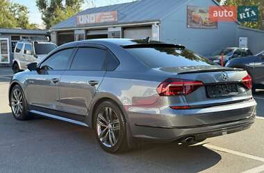 Седан Volkswagen Passat 2018 в Киеве