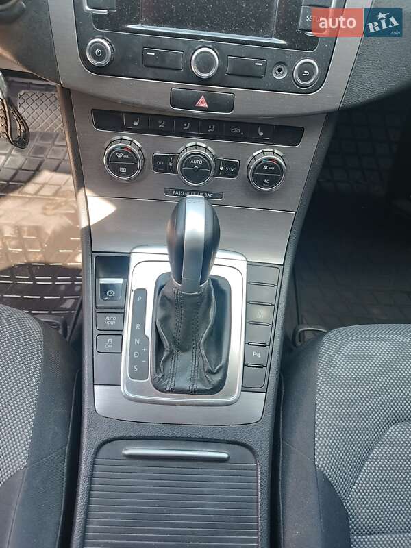 Универсал Volkswagen Passat 2011 в Кривом Роге