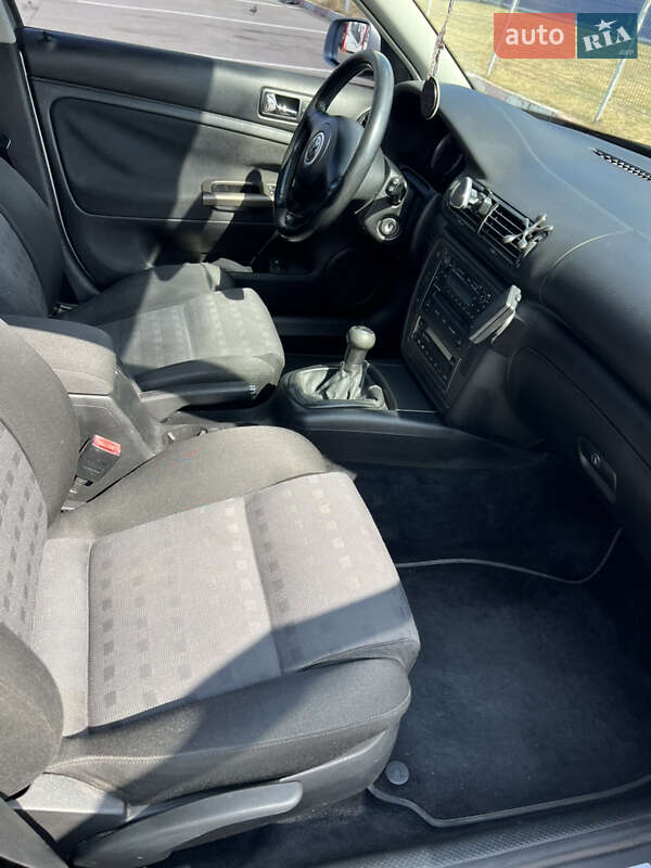 Седан Volkswagen Passat 2002 в Виннице