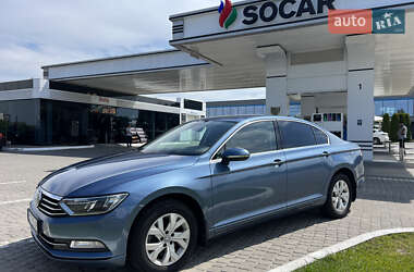 Седан Volkswagen Passat 2015 в Винниках