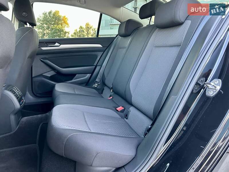 Седан Volkswagen Passat 2019 в Киеве