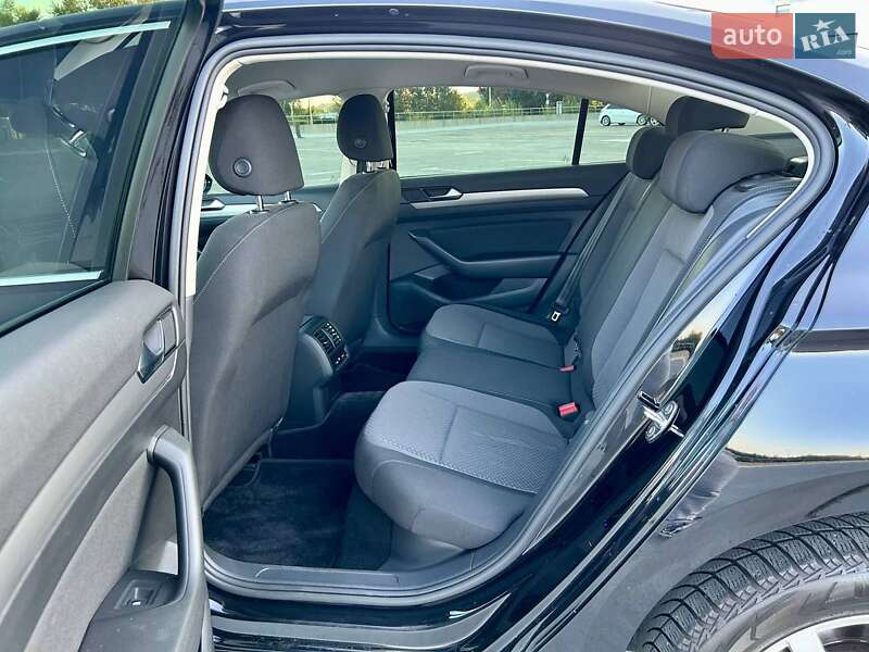 Седан Volkswagen Passat 2019 в Киеве