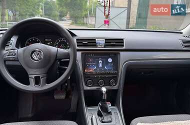 Седан Volkswagen Passat 2013 в Чернівцях