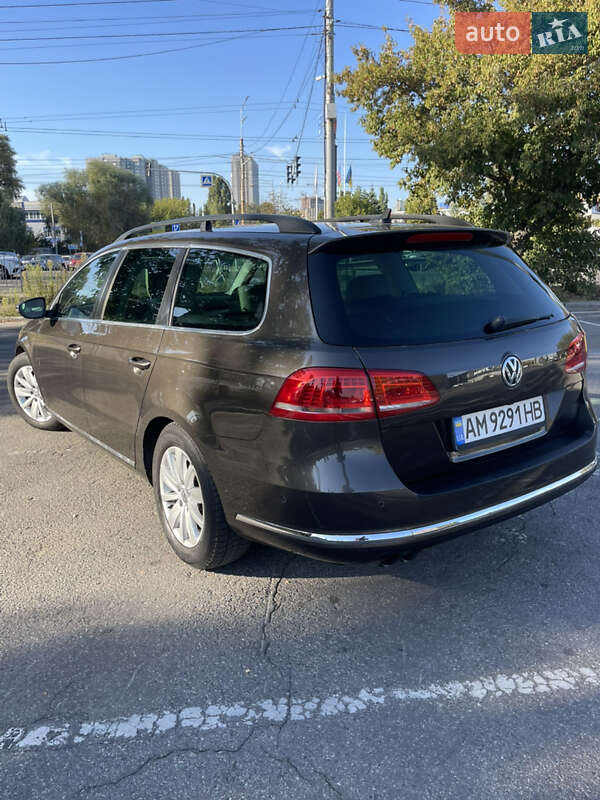 Универсал Volkswagen Passat 2014 в Киеве