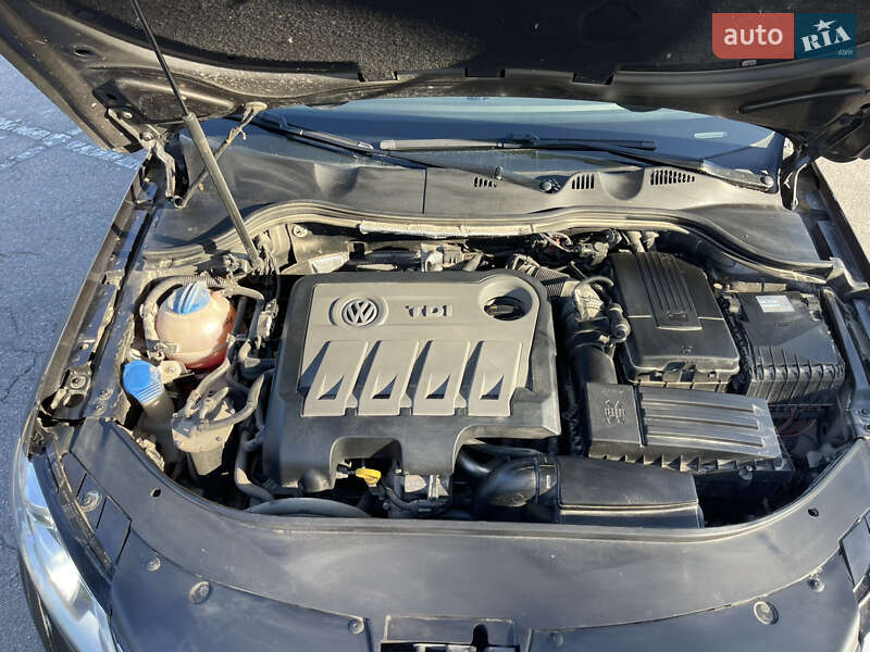 Универсал Volkswagen Passat 2014 в Киеве