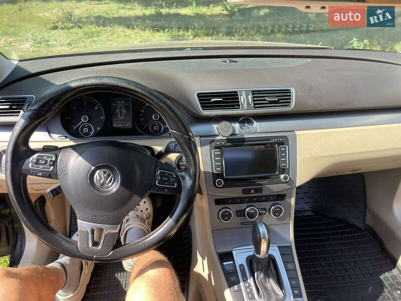 Универсал Volkswagen Passat 2014 в Киеве