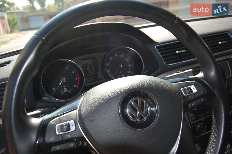 Седан Volkswagen Passat 2015 в Києві