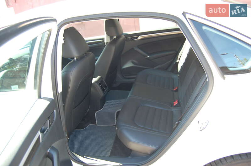 Седан Volkswagen Passat 2015 в Києві
