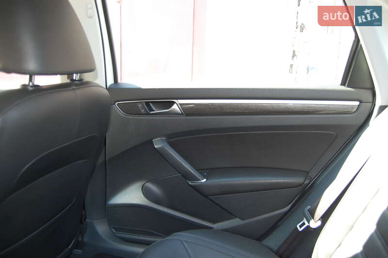 Седан Volkswagen Passat 2015 в Києві