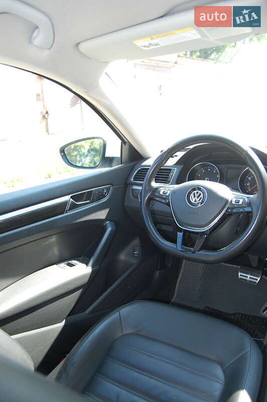 Седан Volkswagen Passat 2015 в Києві
