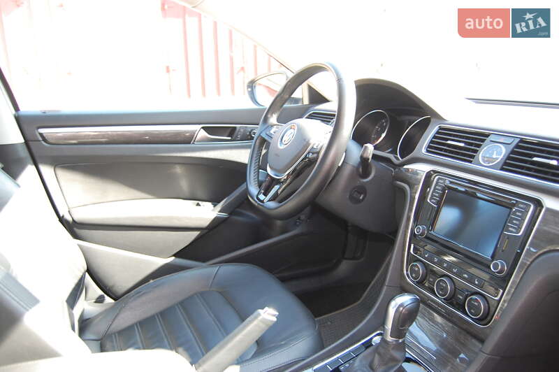Седан Volkswagen Passat 2015 в Києві