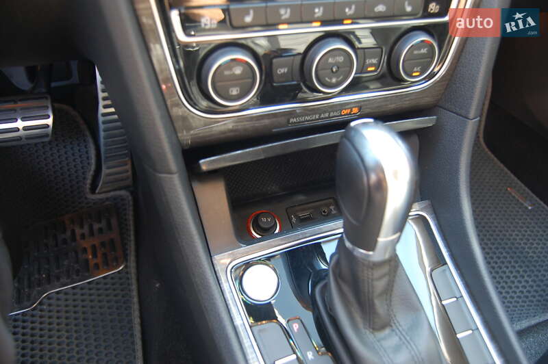 Седан Volkswagen Passat 2015 в Києві