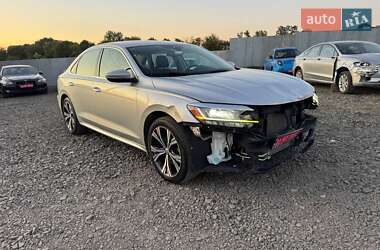 Седан Volkswagen Passat 2021 в Луцке