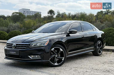 Седан Volkswagen Passat 2017 в Днепре