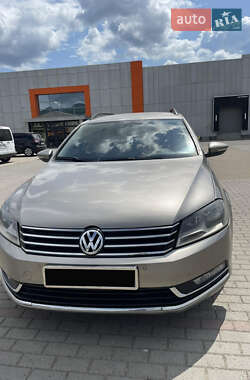 Універсал Volkswagen Passat 2012 в Хусті