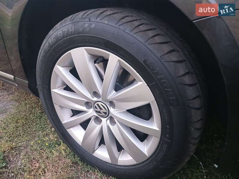 Универсал Volkswagen Passat 2014 в Киеве