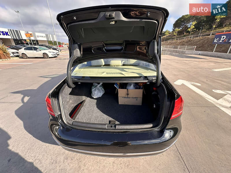 Седан Volkswagen Passat 2013 в Києві