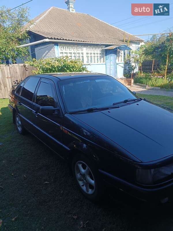 Седан Volkswagen Passat 1992 в Полтаве