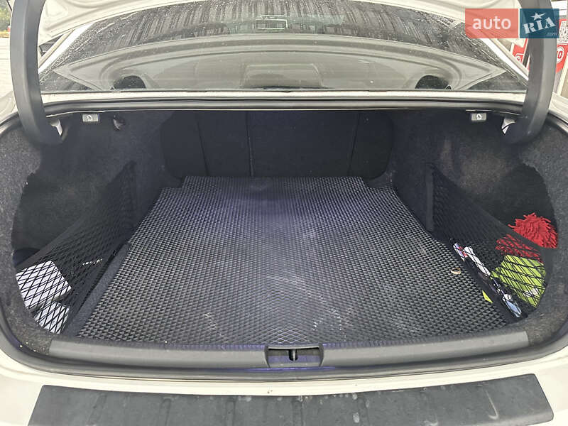 Седан Volkswagen Passat 2013 в Хмельницькому