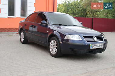 Седан Volkswagen Passat 2000 в Жовкві