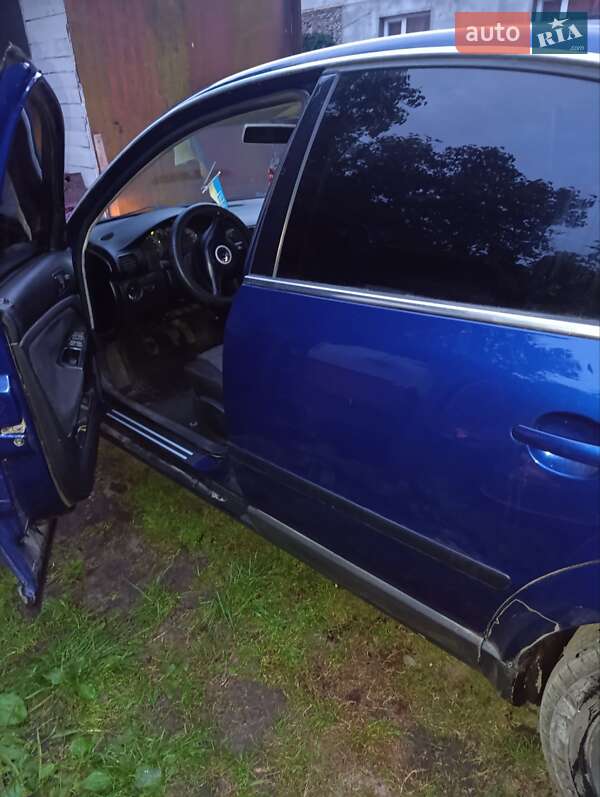 Седан Volkswagen Passat 2004 в Луцке фото 4 Седан Volkswagen Passat 2004 в Луцке
