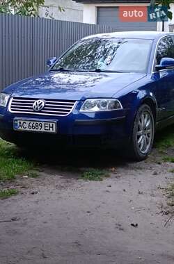 Седан Volkswagen Passat 2004 в Луцке
