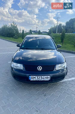 Седан Volkswagen Passat 1998 в Житомирі