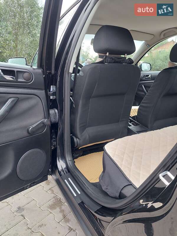 Седан Volkswagen Passat 2003 в Чернівцях