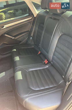 Седан Volkswagen Passat 2015 в 