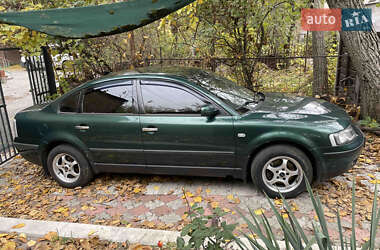 Седан Volkswagen Passat 1999 в Днепре
