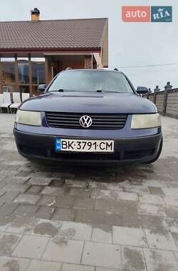 Універсал Volkswagen Passat 1998 в Сарнах