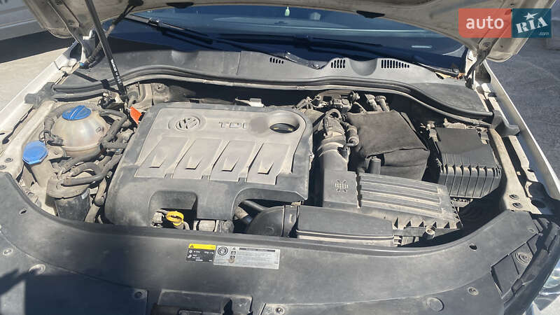 Седан Volkswagen Passat 2013 в Днепре