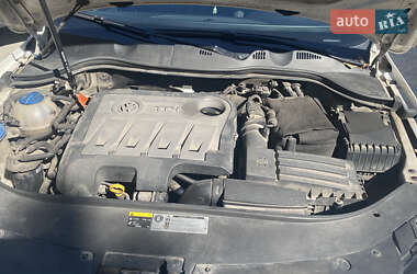 Седан Volkswagen Passat 2013 в 