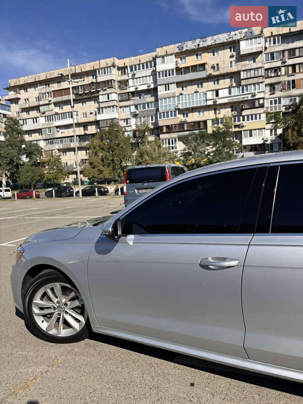 Седан Volkswagen Passat 2020 в Киеве
