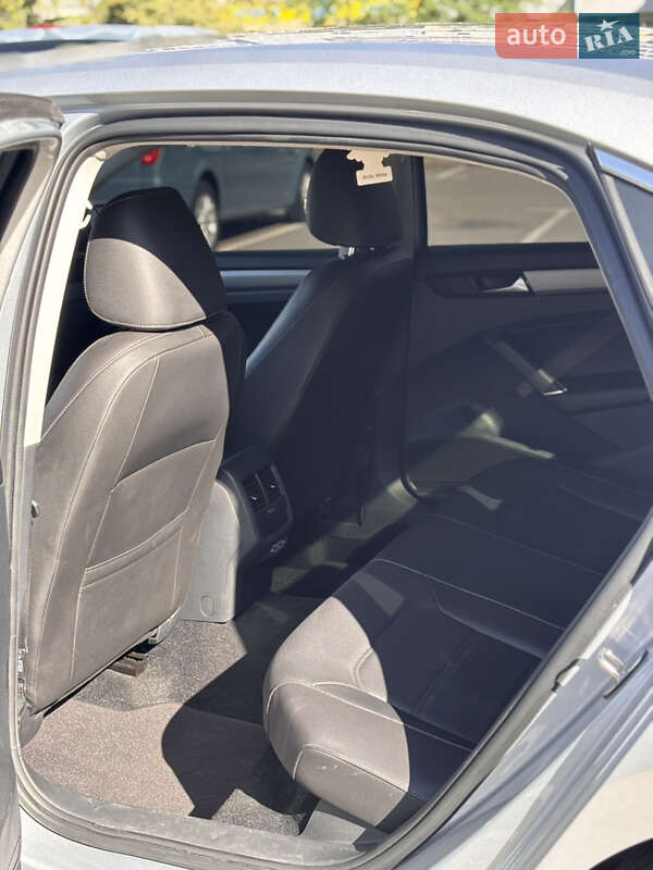 Седан Volkswagen Passat 2020 в Киеве