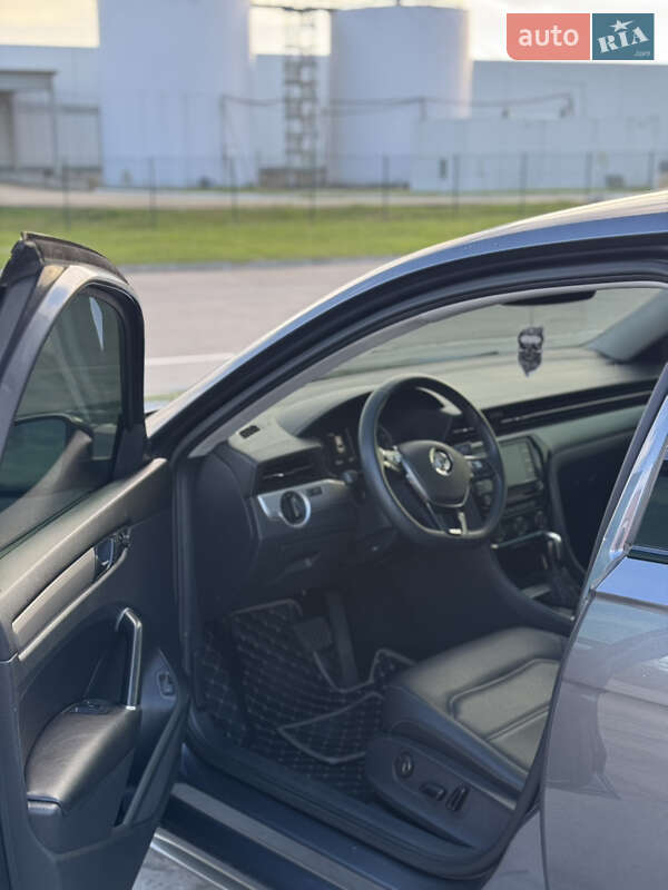 Седан Volkswagen Passat 2021 в Коростене