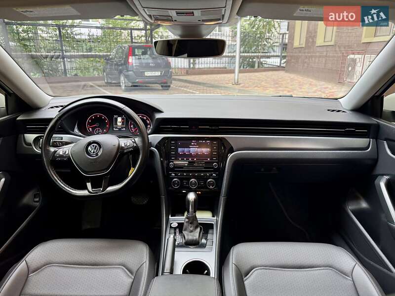 Седан Volkswagen Passat 2020 в Одессе