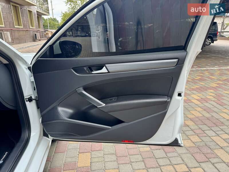 Седан Volkswagen Passat 2020 в Одессе