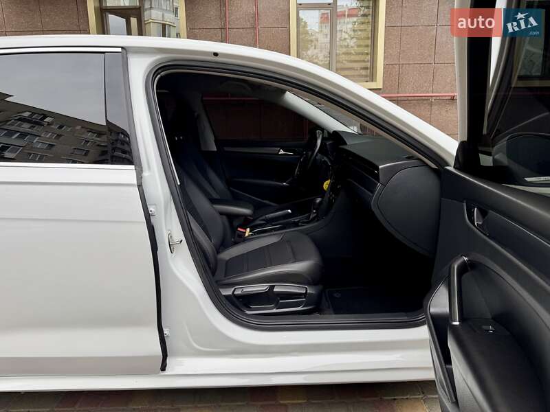 Седан Volkswagen Passat 2020 в Одессе