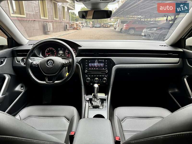 Седан Volkswagen Passat 2020 в Одессе