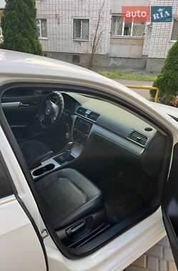 Седан Volkswagen Passat 2012 в 