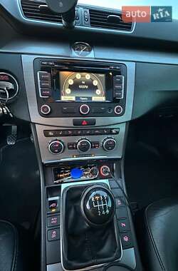 Універсал Volkswagen Passat 2012 в 