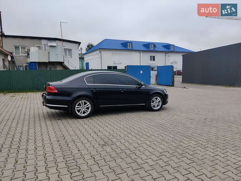 Седан Volkswagen Passat 2011 в Сокале