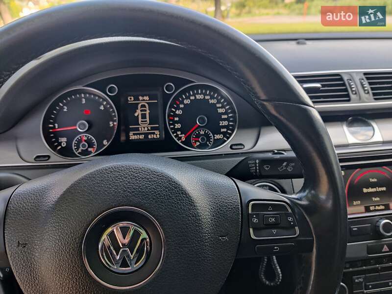Седан Volkswagen Passat 2011 в Сокале