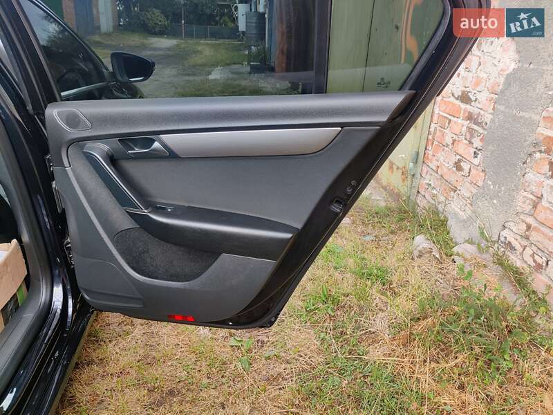 Седан Volkswagen Passat 2011 в Сокале