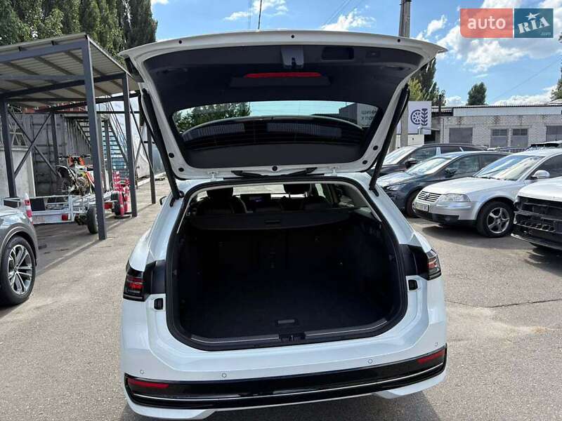 Універсал Volkswagen Passat 2024 в Івано-Франківську