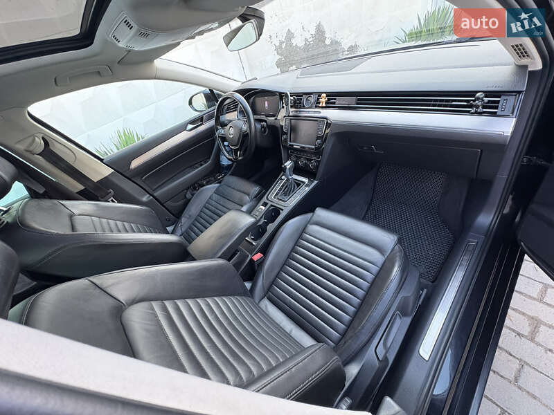 Універсал Volkswagen Passat 2015 в Чернівцях