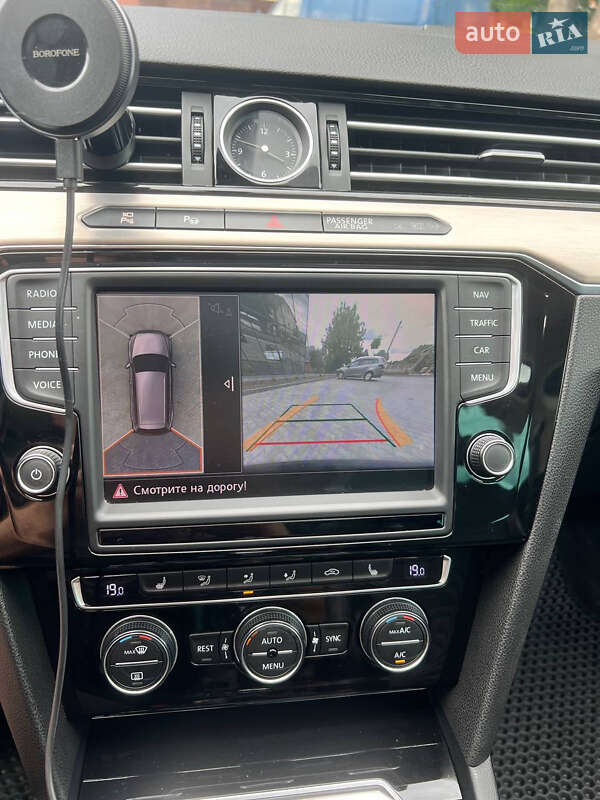 Універсал Volkswagen Passat 2015 в Чернівцях